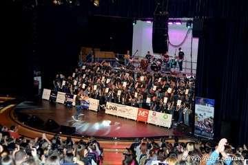 Acto de presentación de la murga teldense Los Nietos de Sarymanchez en el Teatro Víctor Jara de Vecindario (Foto Francisco Javier Santana)